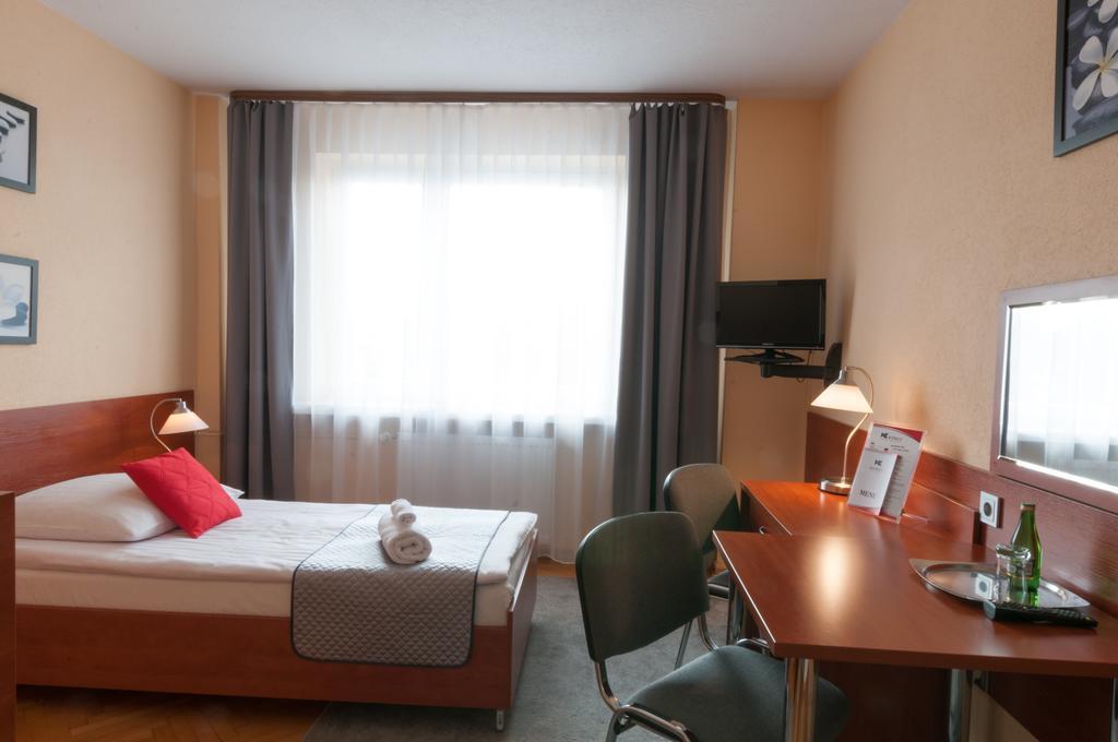 Hotel Komes Skarżysko-Kamienna Exteriér fotografie