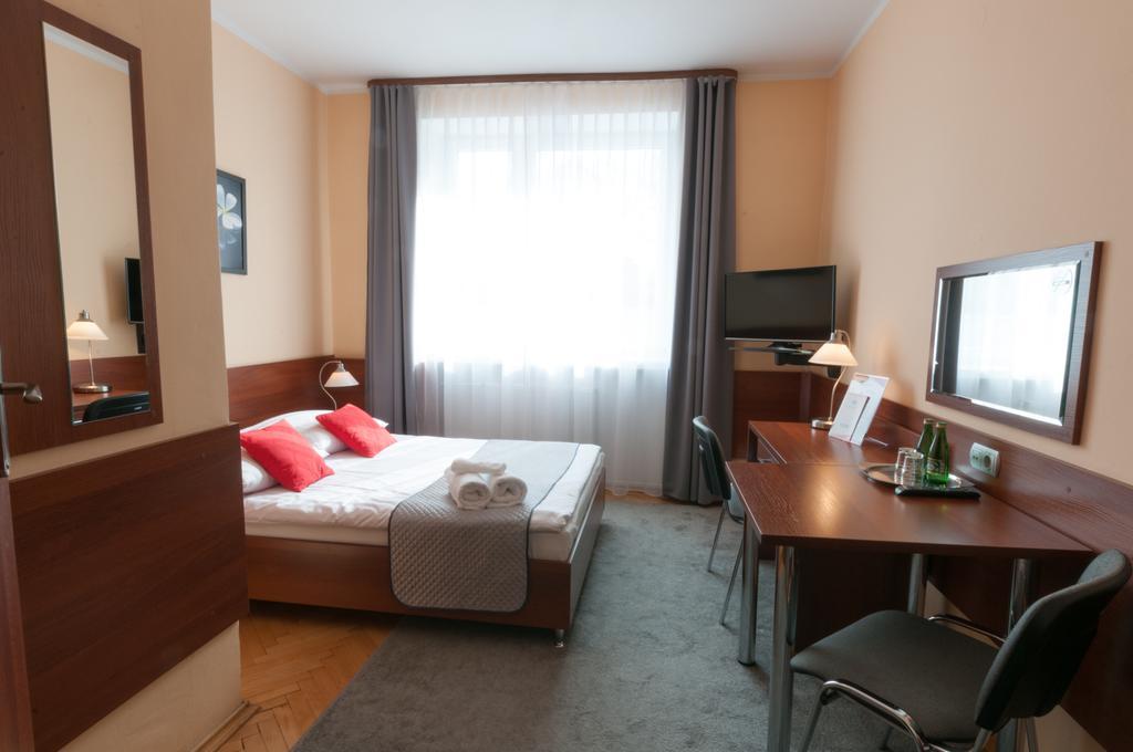 Hotel Komes Skarżysko-Kamienna Exteriér fotografie