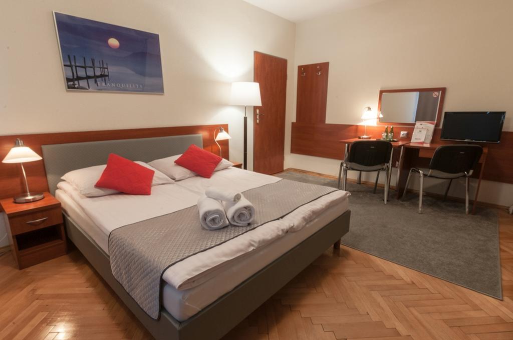 Hotel Komes Skarżysko-Kamienna Exteriér fotografie
